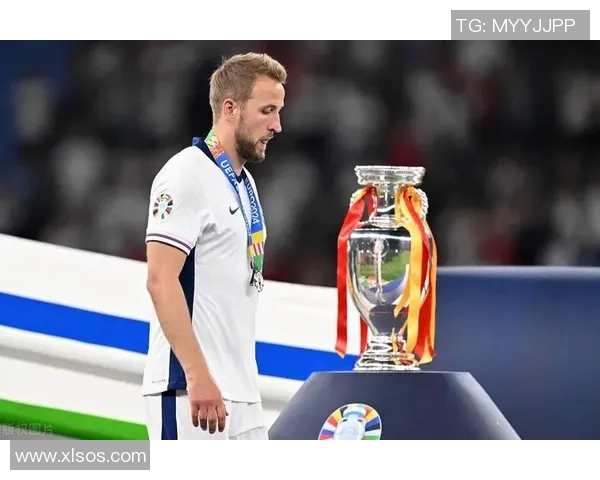 拜仁慕尼黑提前两轮夺冠凯恩喜获职业生涯首个冠军奖杯